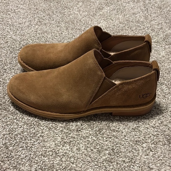 UGG Women’s Camellia Slip Ons - Picture 1 of 4